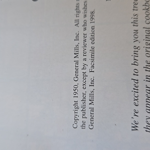 Betty Crocker Binder Style Picture Cookbook - Picture 5 of 6